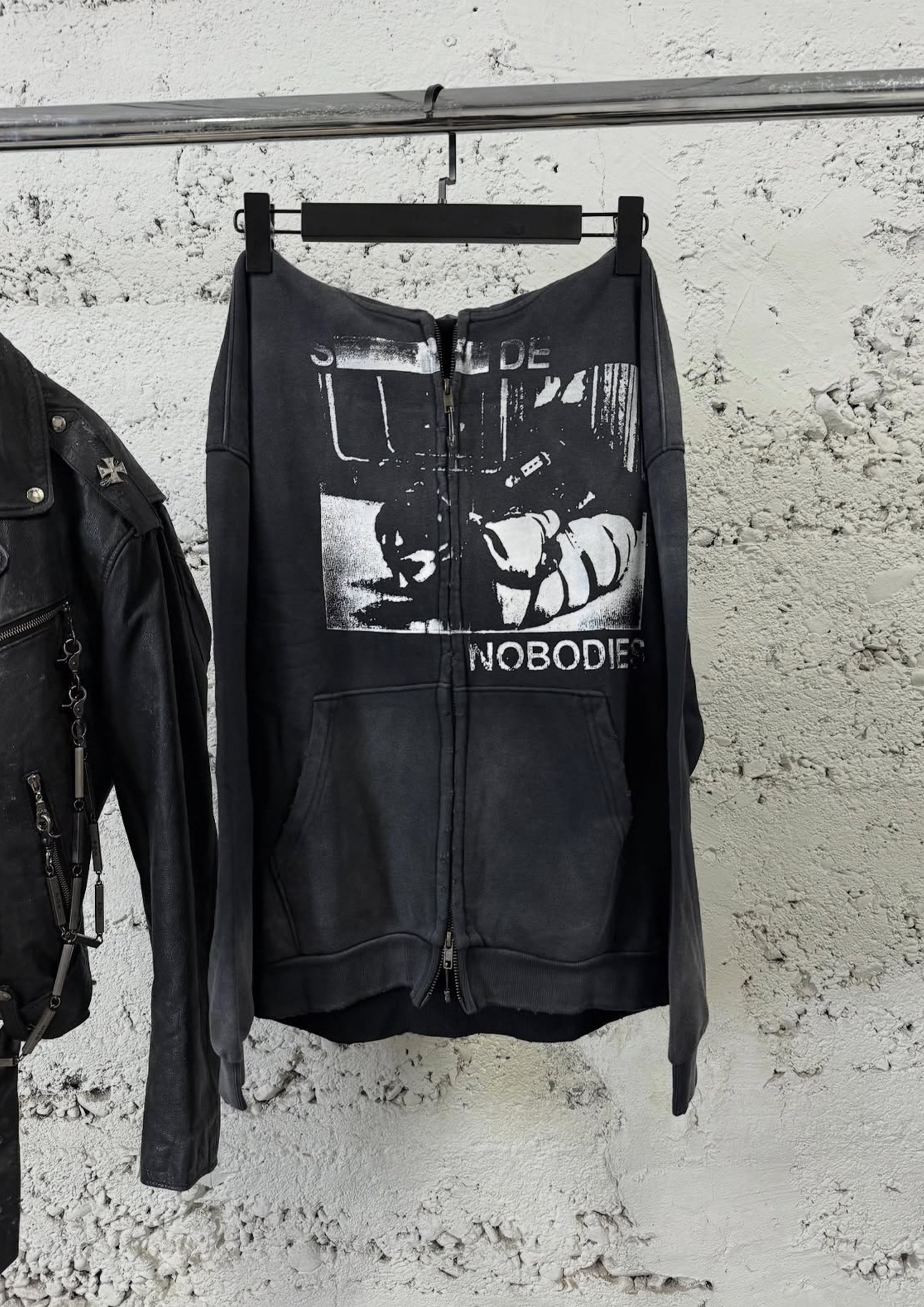 CLASSIC LOGO ZIP HOODIE - Society De Nobodies